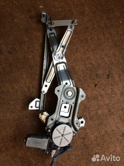 Стеклоподъемник Субару Форестер S11