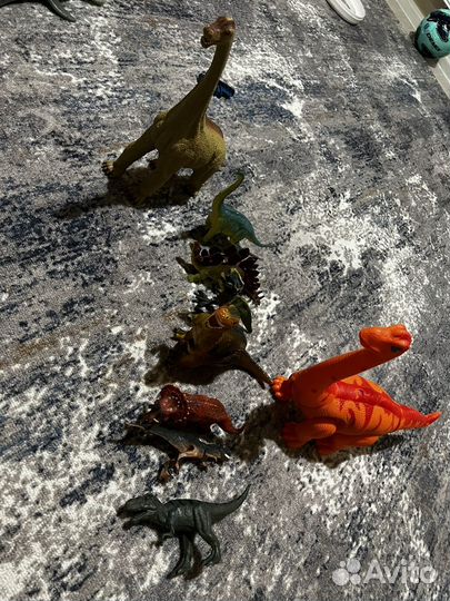 Фигурки динозавров пакетом