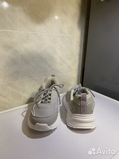 Новые детские кроссовки