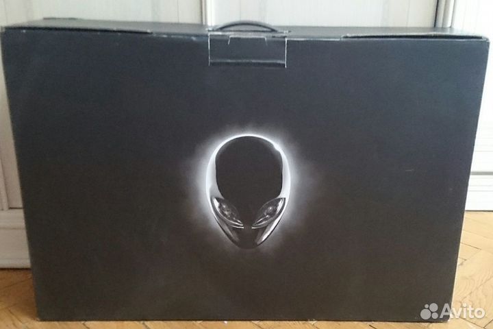 Коробка от Dell Alienware A18