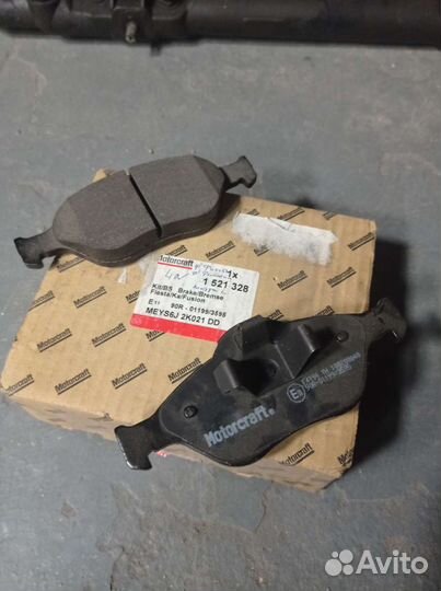 Тормозные колодки передние на Ford fusion