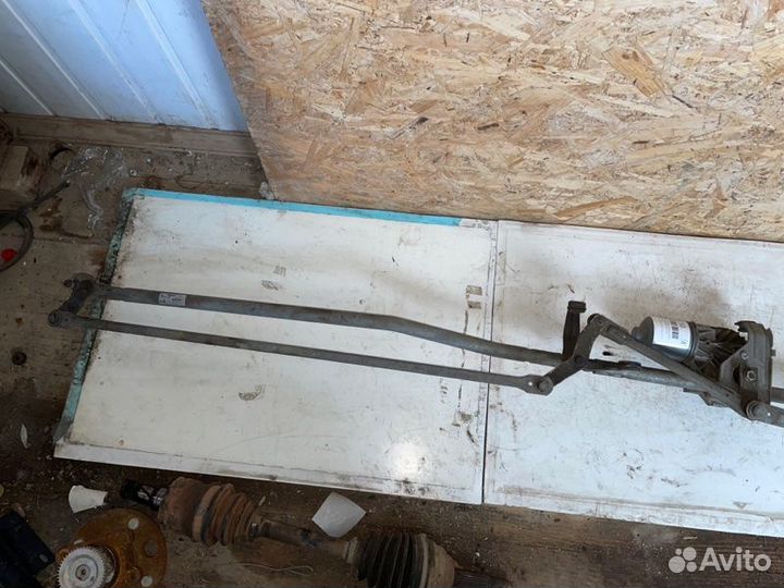 Трапеция стеклоочистителей в сборе передняя