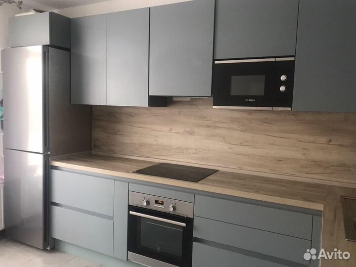 Кухня на заказ под потолок