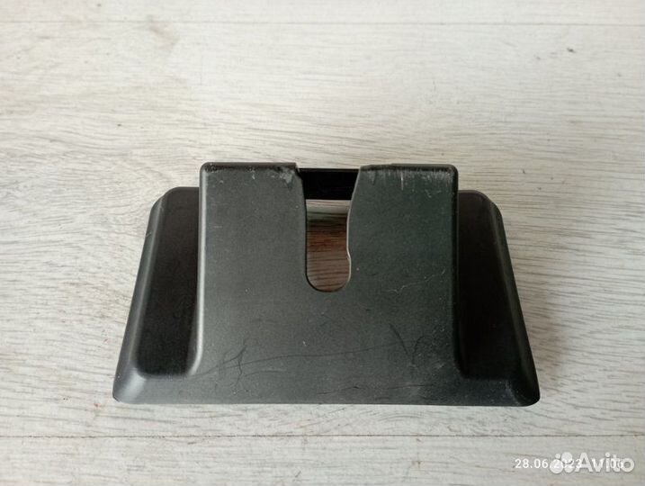 Накладка замка багажника задняя Lexus Rx350 2010