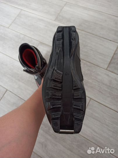 Лыжные ботинки коньковые spine