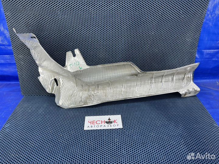 Экран тепловой двигателя правый VW Touareg GP