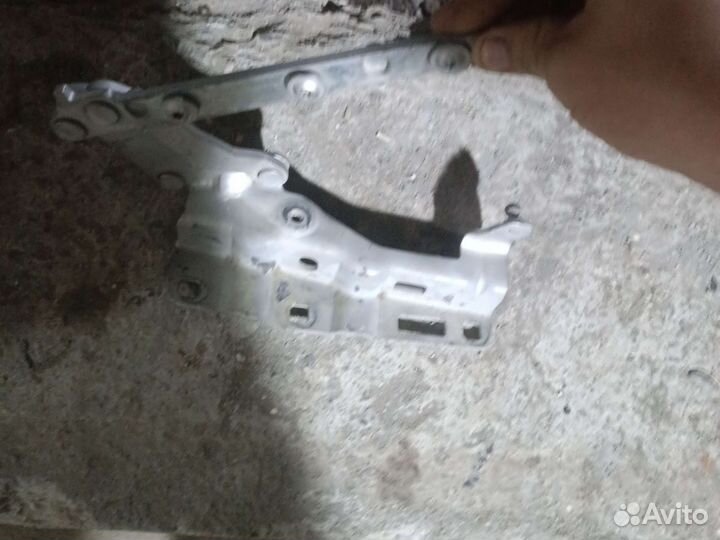 Петли на капот мерседес 203