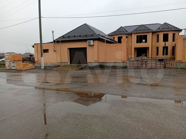 Дом 615 м² на участке 1,84 га