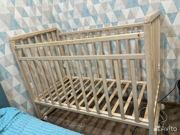 Детская кроватка для малыша с матрасом