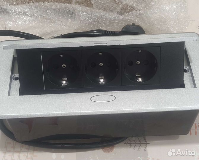 Выдвижная встраиваемая розетка