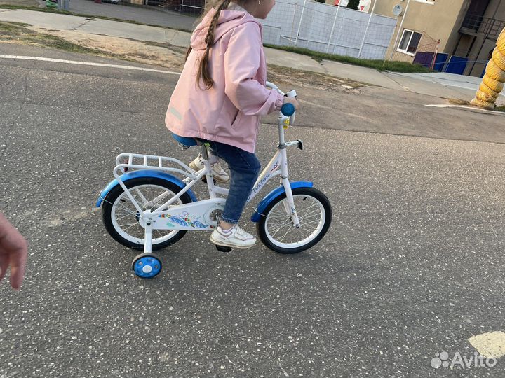 Детский велосипед 16r с дополнительными колесами