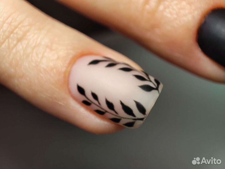 Маникюр и педикюр