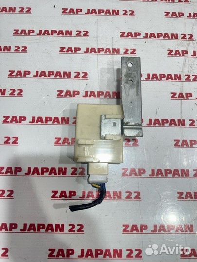 Блок реле Mitsubishi L200 K74T 4D56 2002