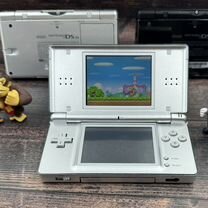 Nintendo DS Lite(Новая,Комплект,Прошивка R4,Игры)