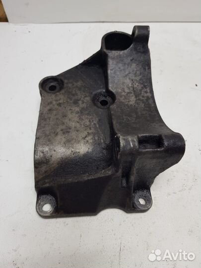 Кронштейн генератора VW Passat B3 1988-1997