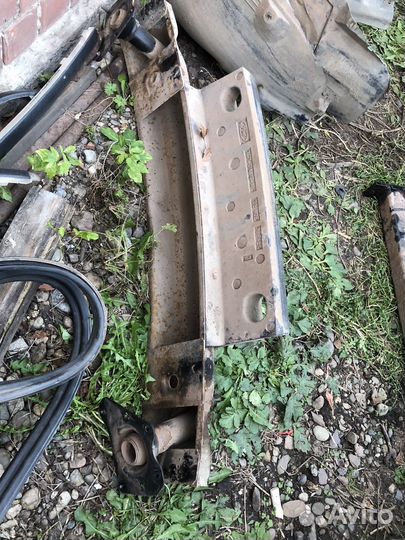 Усилитель бампера Ford mondeo