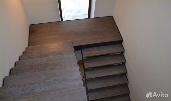 Металлическая лестница на второй этаж