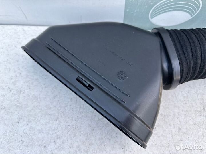 Патрубок воздушного фильтра правый Mercedes Gl