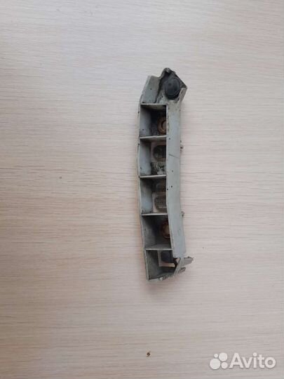 Кронштейн переднего бампера левый Ford Focus 3