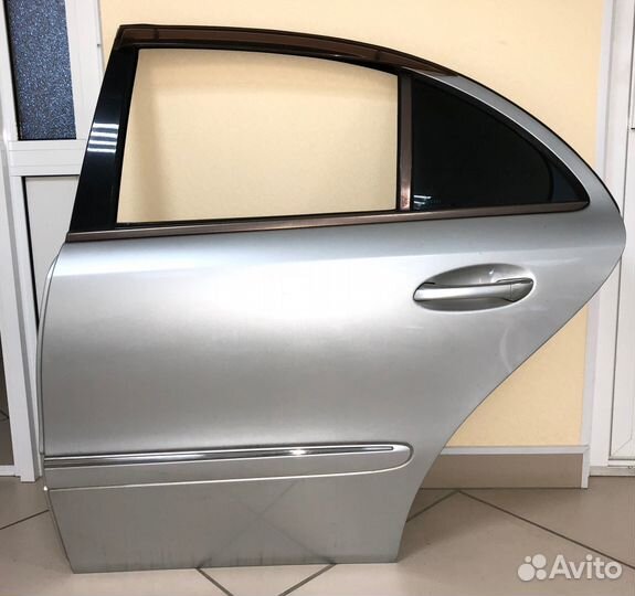 Стекло боковое заднее левое Mercedes W211