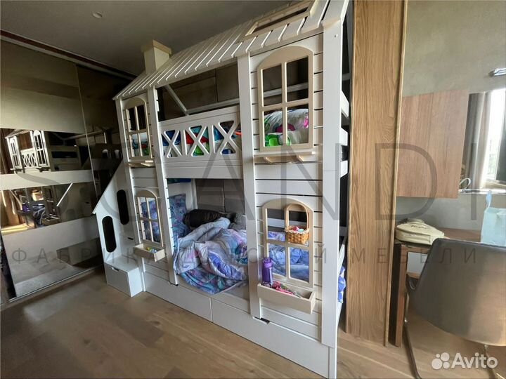 Детская двухъярусная кровать