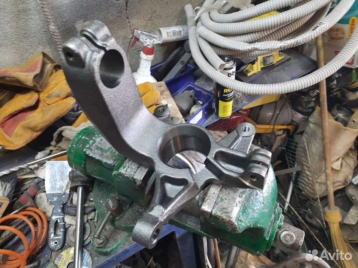 Поворотный кулак renault