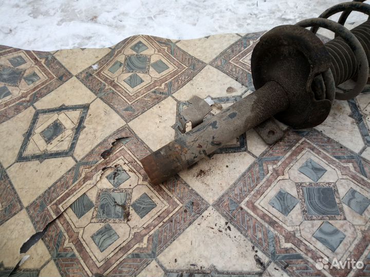 Амортизатор передний левый форд фокус2