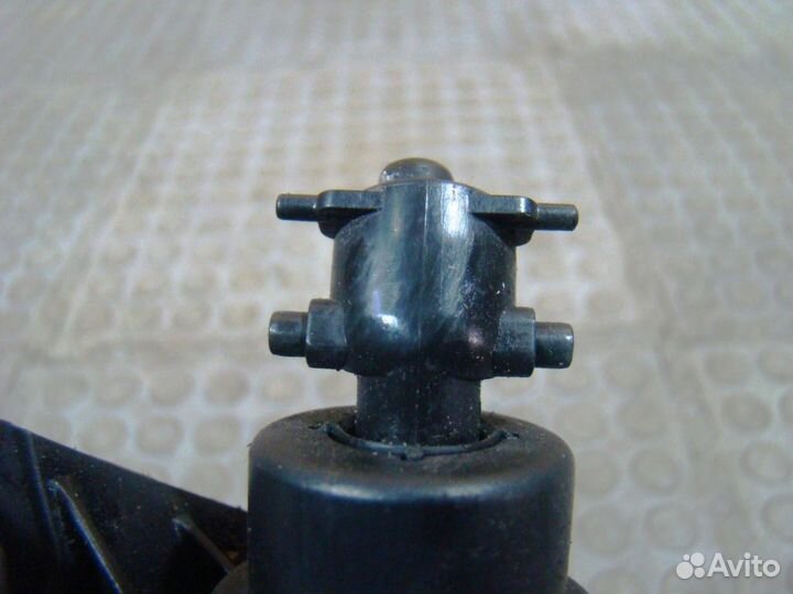 KIA Sportage 3 Форсунка омывателя фары правая