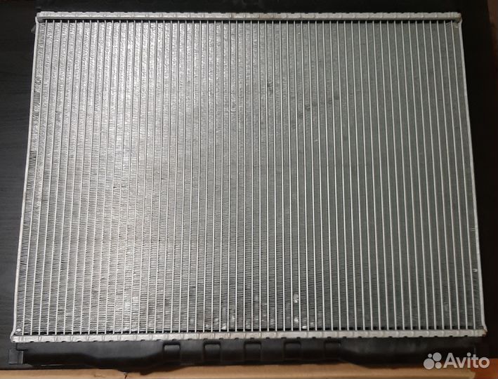 Радиатор охлаждения двигателя Kia Sorento