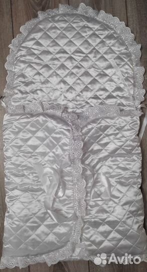 Красивый конверт из белоснежного стеган атласа