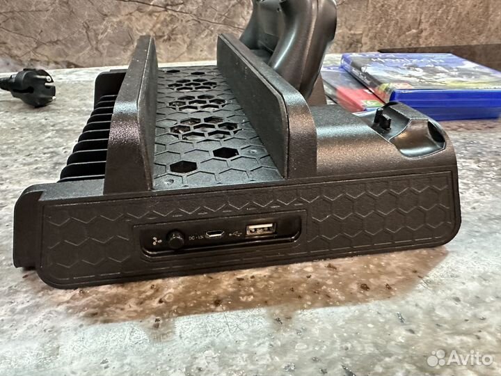 Игровая приставка ps4 pro 1tb