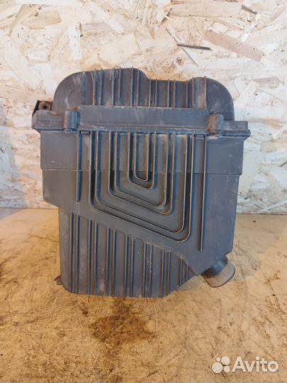 Корпус воздушного фильтра Renault Logan 2