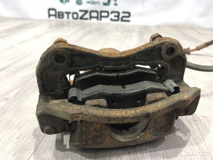 Суппорт тормозной передний правый Kia Rio G4EE