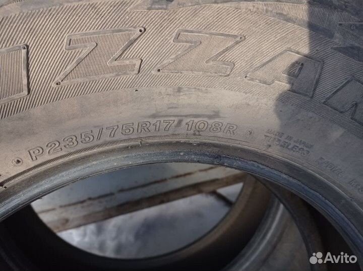 Bridgestone Blizzak DM-V1 235/75 R17 108R
