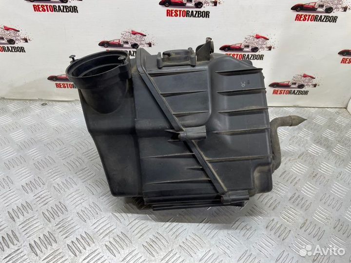 Корпус воздушного фильтра Audi A8 седан BFM 2006