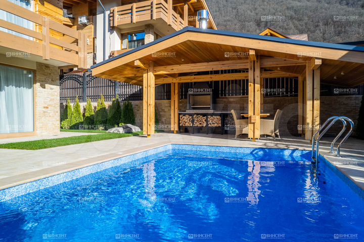 Дом 300 м² на участке 6 сот.