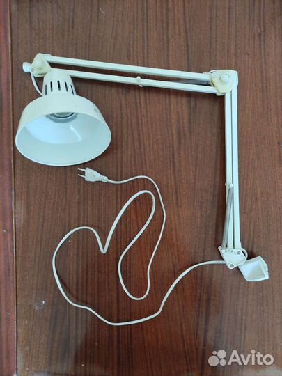 Настольная лампа