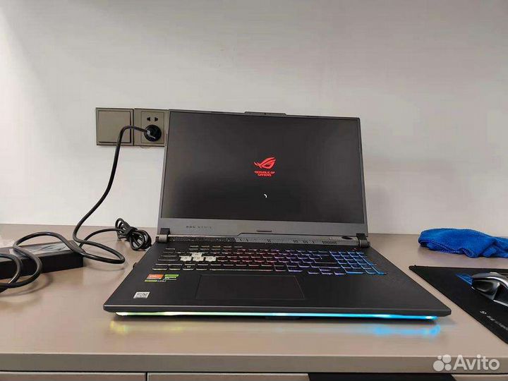 Asus Rog Strix G17 RTX 4070 / Ryzen 9 7845HX / 32G