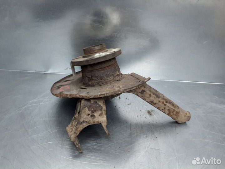 Кулак поворотный задний левый