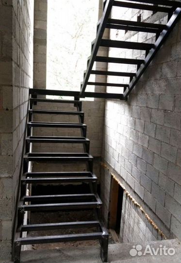 Металлическая лестница дизайн 5519