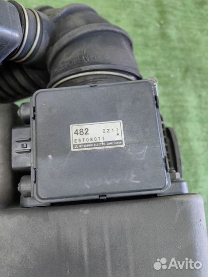 Корпус воздушного фильтра Mitsubishi Pajero V75W 2