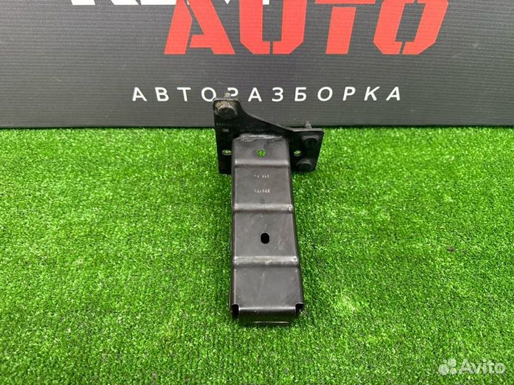 Кронштейн кузова правый Infiniti Qx50 J55 2.0