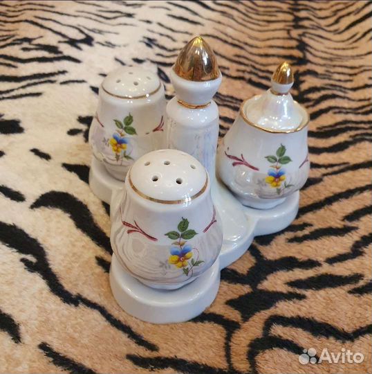 Столовый набор для специй и салфетницы