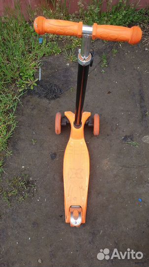 Самокат со светящимися колесами