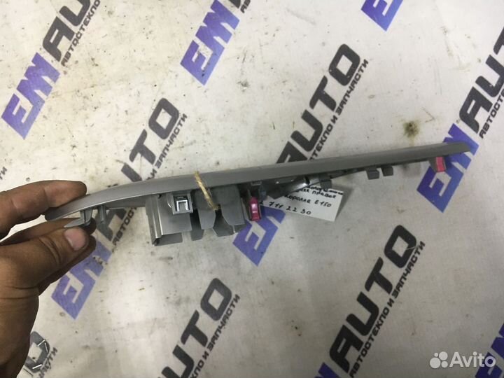 Накладка кнопки стеклопод. Тойота Королла Е150