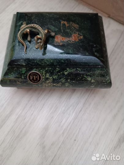 Шкатулка из змеевика