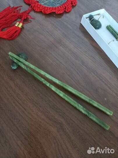 Китайский палочки из нефрита