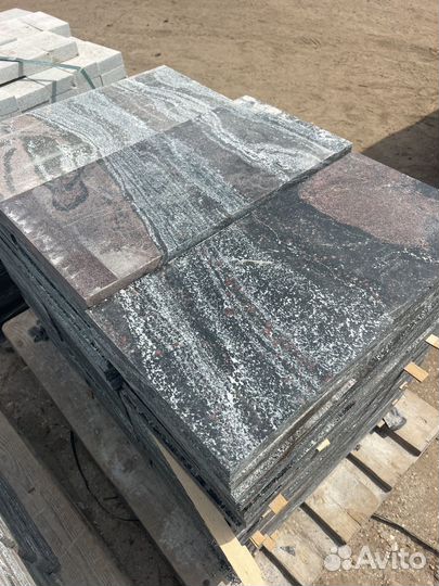 Гранитная плитка Гранатовый амфиболит 2 сорт