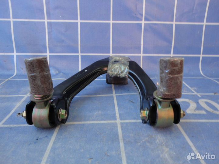 Рычаг передний правый верхний Honda Accord 5