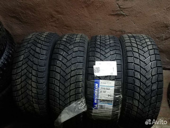 Michelin X-Ice Snow 215/60 R16 99H